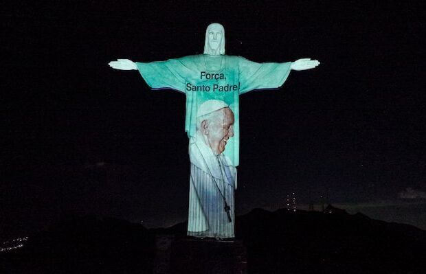 cristo redentor recebe projecao de imagens em apoi0023168900202502272344