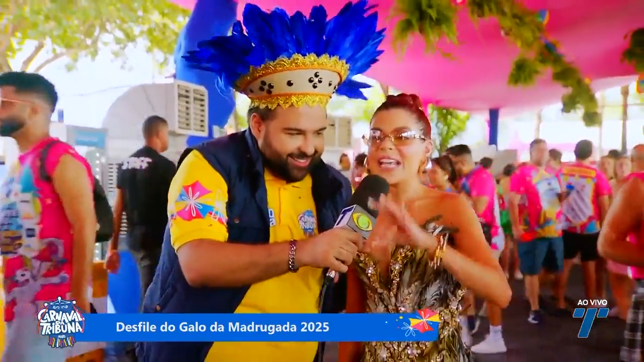 Humorista se impressiona com a festa e sugere conexão entre os eventos