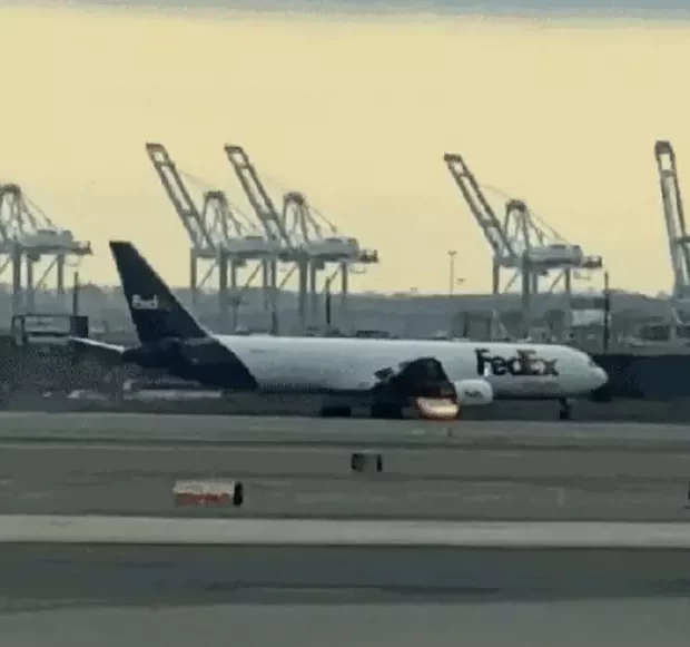 aviao pouso emergencia eua qhvn454u2bea