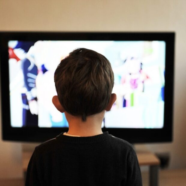 crianças tv 1024x681