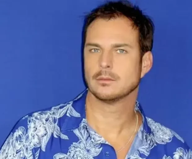 O cantor e ex-integrante da boy band Dominó perdeu a batalha contra a doença, deixando fãs e amigos em luto.