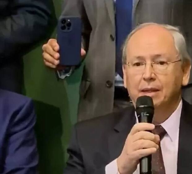carlos cesar moretzsohn rocha