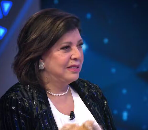 A cantora relembra agressões do pai e desafios antes da fama em entrevista emocionante ao Fantástico!