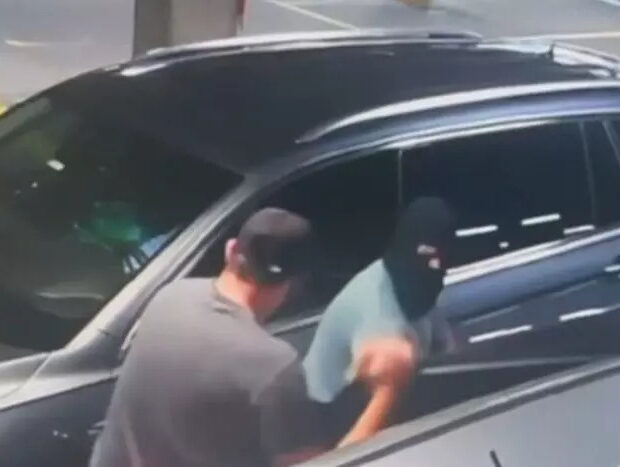 mulher sequestrada pet shop 800x467