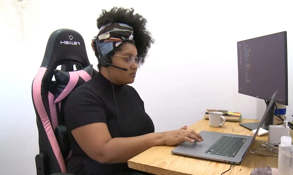 mulher programação e dados