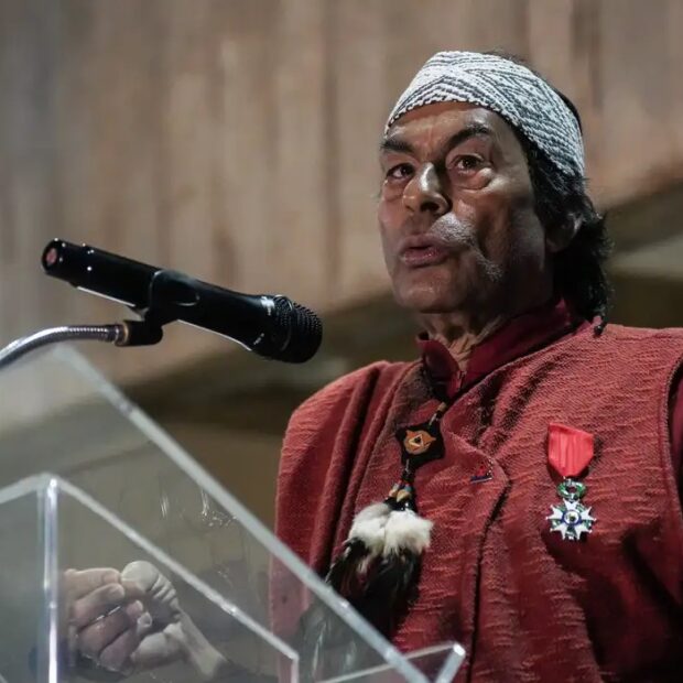 líder indígena ailton krenak