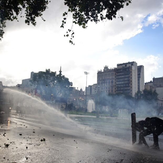 argentina economy pensioners protest