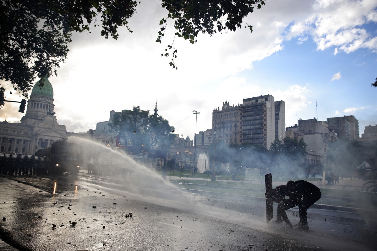 argentina economy pensioners protest