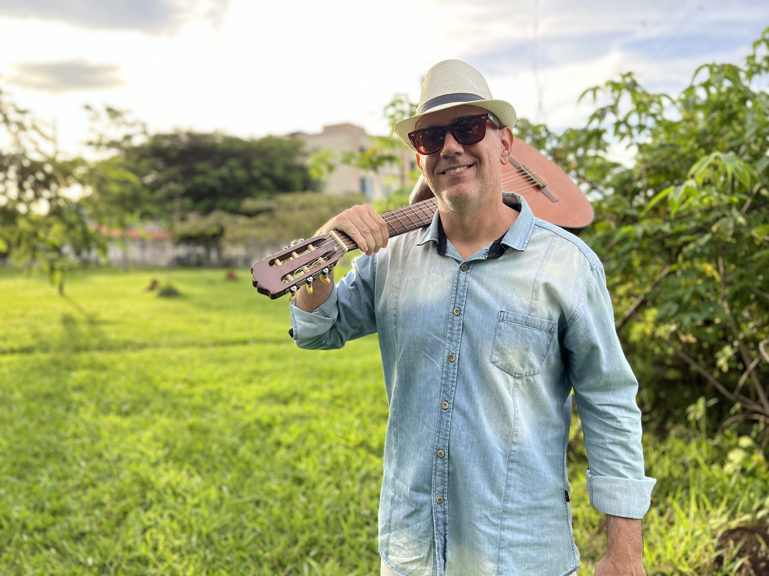 foto newton jobim, violonista, bossa nova 1