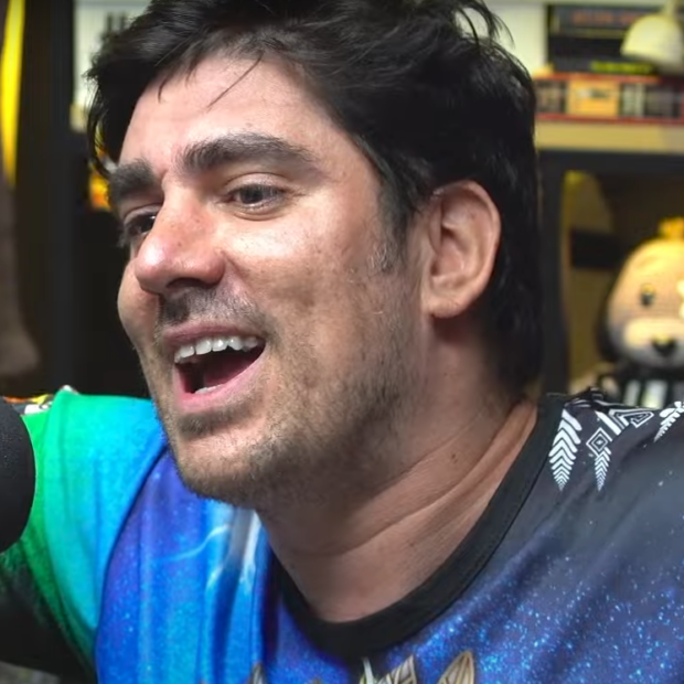 O humorista chega com tudo para esquentar a cobertura do Brasileirão ao lado de Casimiro!