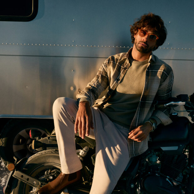 Modelo brasileiro fotografa no maior deserto de sal do mundo para a nova coleção da marca