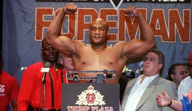 Lenda dos ringues, George Foreman falece aos 76 anos e deixa um legado histórico no boxe mundial.