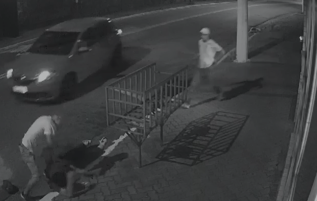 publicitario espancado