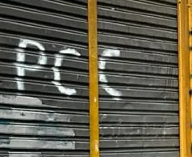 policia civil encontrou inscricoes com a sigla pcc no local onde um estudante da puc foi mantido refem em sao paulo 1711129934490 v2 900x506.jpg