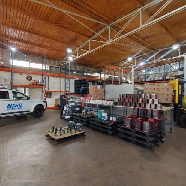 de cachaça a cosméticos fiscais apreendem r$ 1 milhão em mercadorias