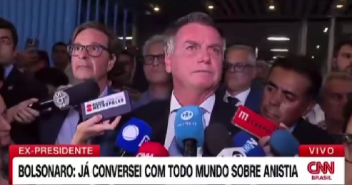 Músico conhecido no Congresso ironiza ex-presidente com direito a trilha sonora e hit provocativo!