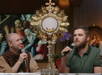 Cantor abriu o coração ao lado de Frei Gilson e revelou batalha contra os vícios!