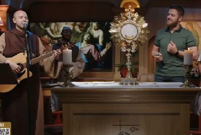 Sertanejo vive momento de fé ao lado do religioso e impacta fãs!