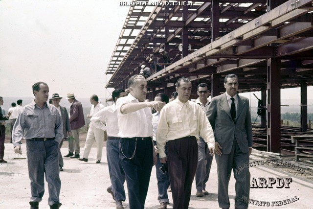 01585 nov d 04 04 c 03 presidente jk visita obras df 1956 1960