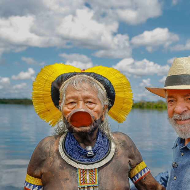 cacique raoni metuktire recebe lula no xingu. (1)