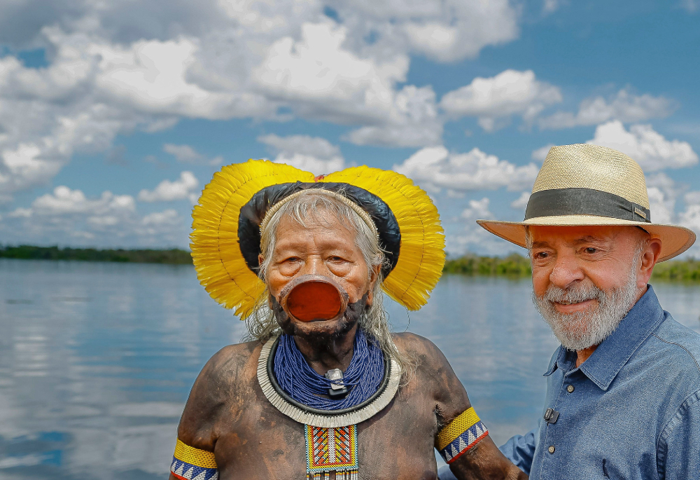 cacique raoni metuktire recebe lula no xingu. (1)