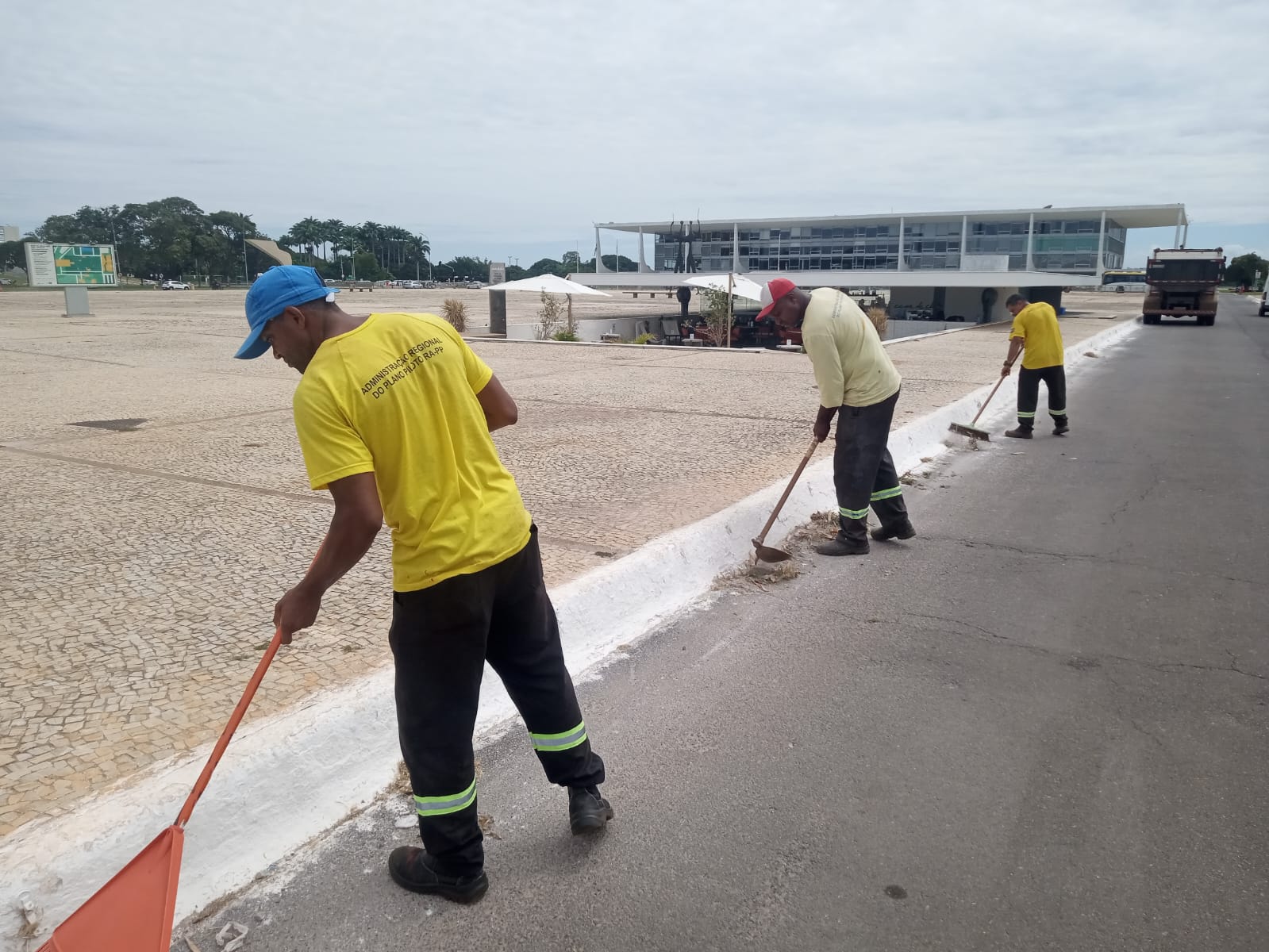 4.4. mutirao de limpeza. foto divulgacao administracao do plano piloto