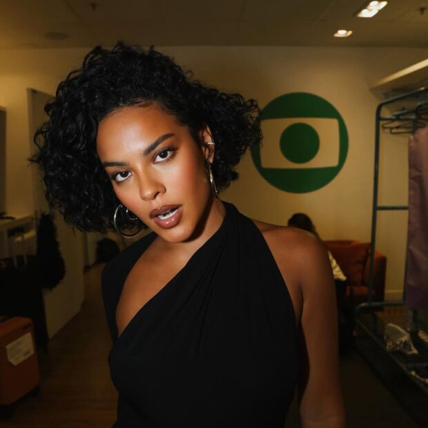 No Instagram, a atriz respondeu o comentário de um seguidor pedindo perdão por tê-la criticado antes da estreia da novela