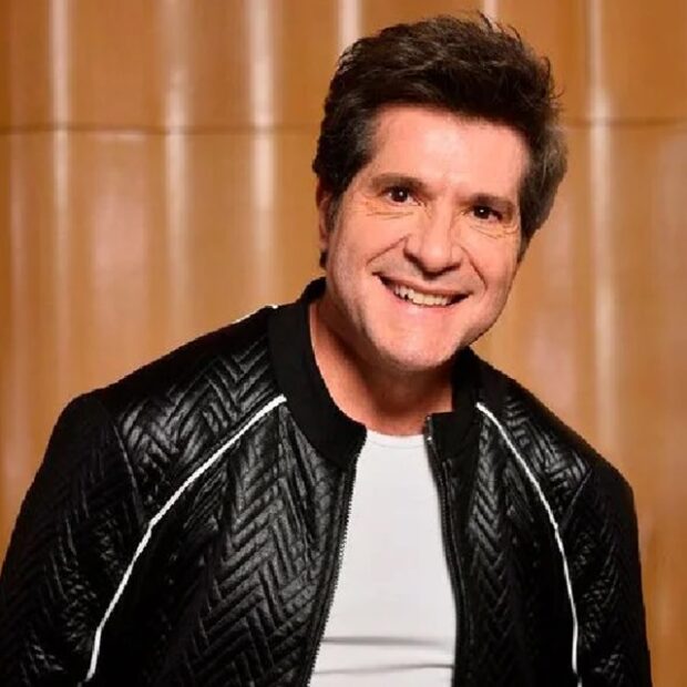 O cantor sertanejo enfrenta processo na Justiça do Trabalho por suposto vínculo empregatício disfarçado e uso indevido de imagem. Equipe se mantém em silêncio.