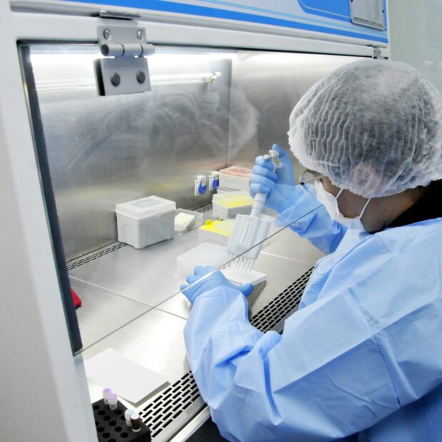 7.4. lacen df. foto sandro araujo agencia saude2 1920x1275