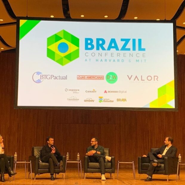 Personalidades brasileiras se reúnem nas universidades de Harvard e MIT para discutir o futuro do país — com direito a premiação, debates e MUITO glamour!