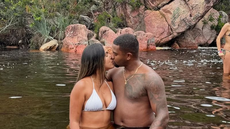 O ex-BBB divulgou a informação durante uma live, mas Adriana Paula não gostou da atitude do amado