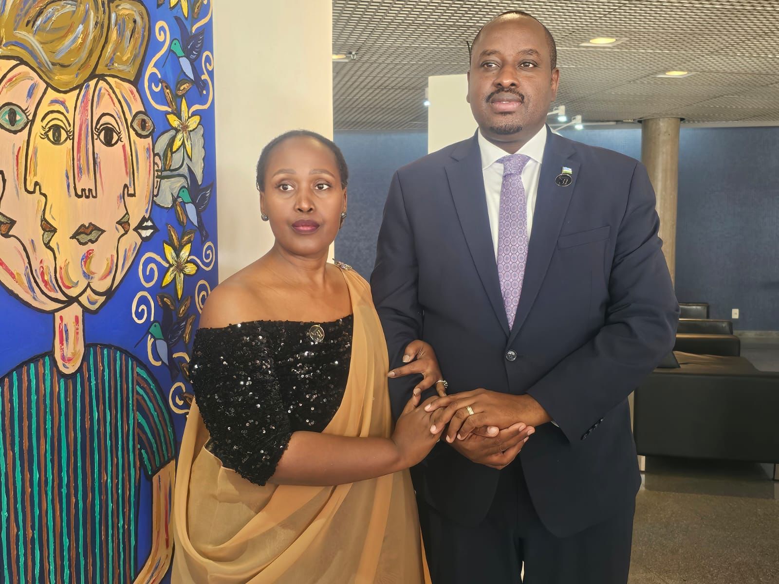 embaixatriz annet e o embaixador de ruanda no brasil lawrence manzi