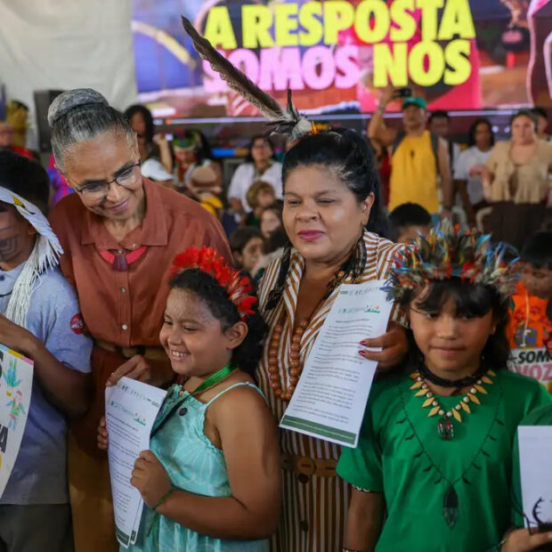 marina silva e crianças indigenas