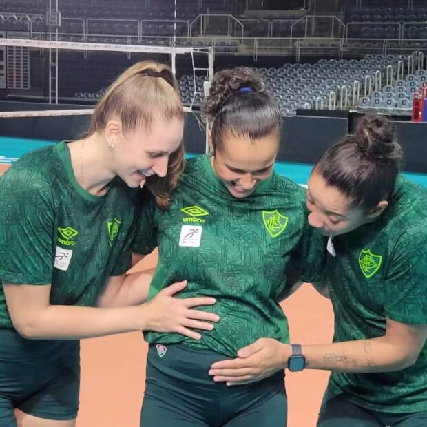 Além de se destacar como levantadora, Pri Heldes tem chamado a atenção dos internautas pelo barrigão à mostra