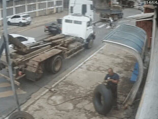 jovem morto or caminhão