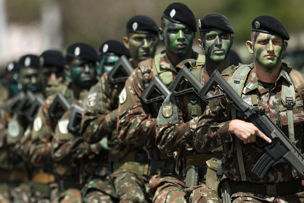 lula participa da celebração do dia do exército. (1)