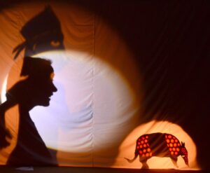 Índio sobrepondo o tatu e a alda