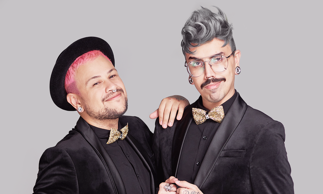 Fih Oliveira e Eduardo Camargo, os reis do deboche e da internet, agora vão servir carisma e tempero no MasterChef Creators, com estreia em 6 de maio no YouTube e R$ 200 mil em jogo!