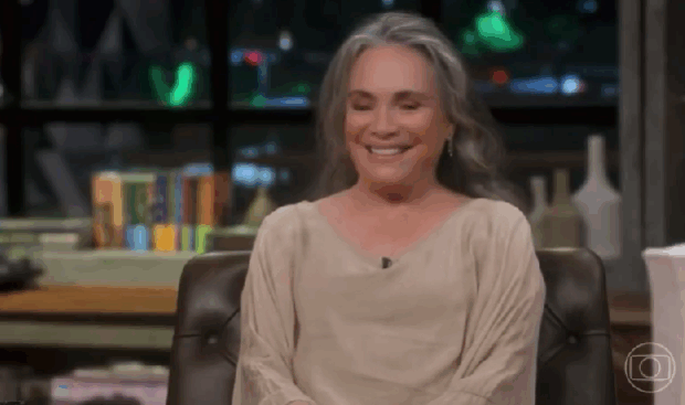 No especial dos 60 anos da Globo, atriz relembra Roque Santeiro, comenta remake de Vale Tudo e revela troca emocionante com Taís Araujo!