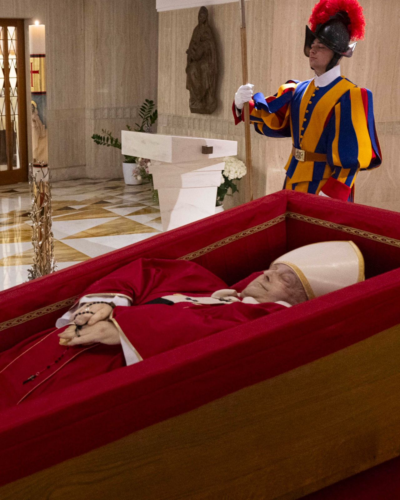 A cerimônia será neste sábado (26) às 5h da manhã (horário de Brasília), e cumprirá desejos pessoais de Francisco com rituais simplificados e sepultamento fora do Vaticano. (Fonte: Getty)