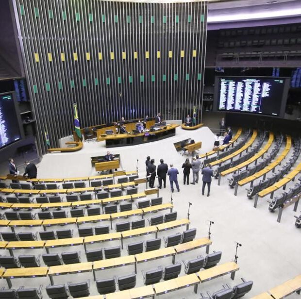 discussão e votação de propostas legislativas.
