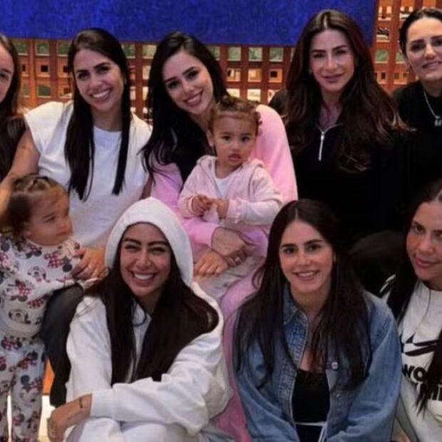 O grupo formado unicamente por mulheres conta com a presença de familiares e amigas da companheira de Neymar