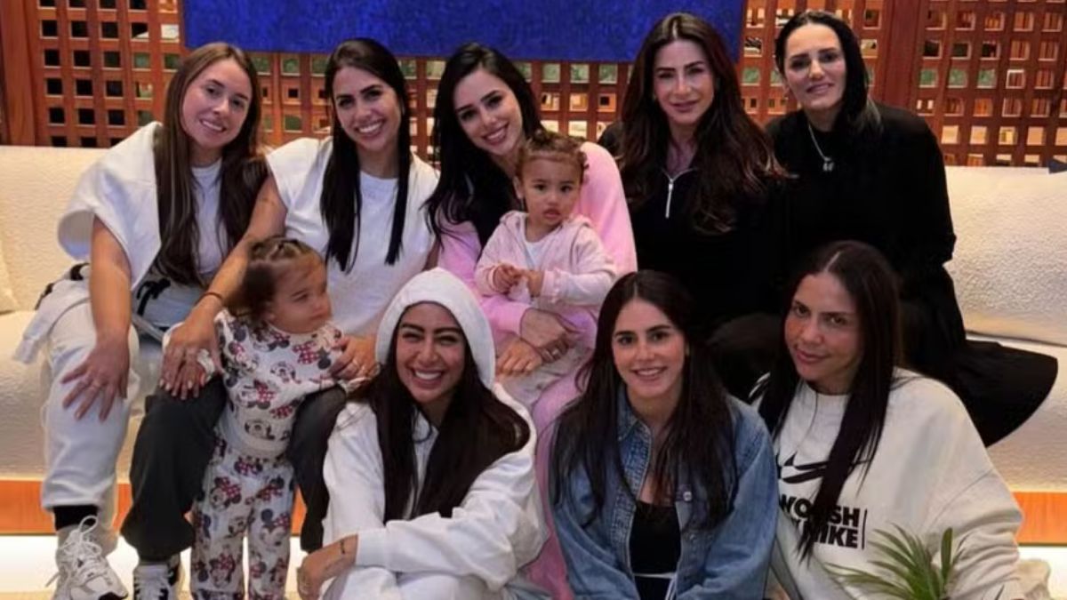 O grupo formado unicamente por mulheres conta com a presença de familiares e amigas da companheira de Neymar