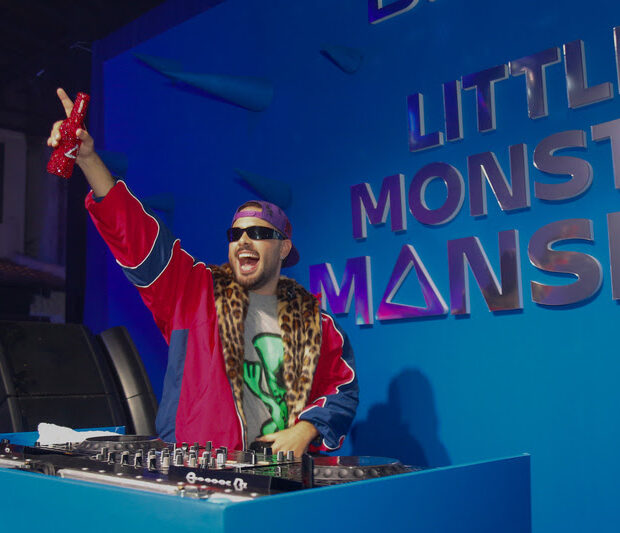 Com ambientes imersivos, famosos e muita música, a Beats Little Monsters Mansion esquenta os motores para o maior show do ano — e é parada obrigatória para fãs da Mother Monster!