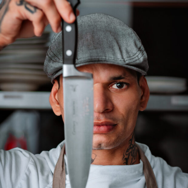 moisés se capacitou e agregou diversas experiências que o credenciaram para chegar ao masterchef scaled