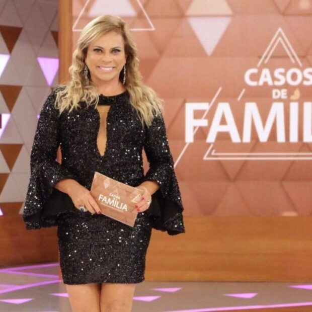 Após um ano de sua demissão do SBT, a apresentadora volta de forma triunfal para a emissora