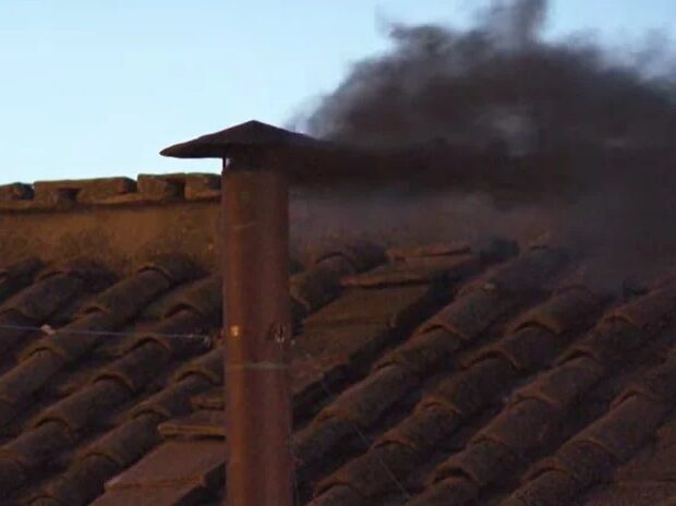 conclave fumaça preta