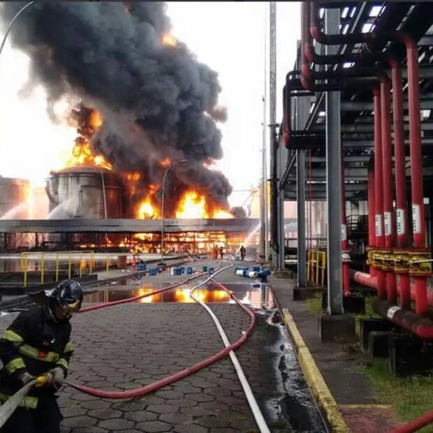 Incêndio em tanques de combustível da empresa Ultracargo, no terminal da Alemoa, em Santos