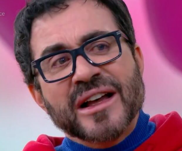 O sacerdote participou do Mais Você e desabafou sobre a doença que enfrenta desde a infância