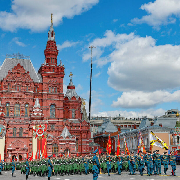 celebração dos 80 anos do dia da vitória na segunda guerra mundial (kremlin). (1)
